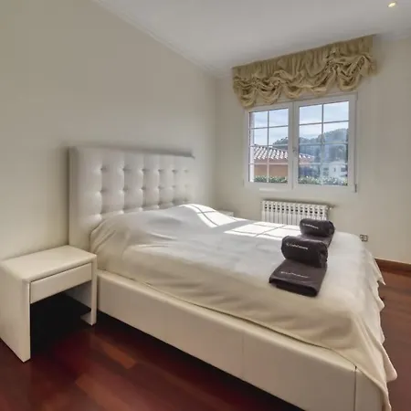 Villa Sleeps 10 Pool Wifi Lloret de Mar